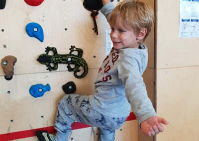 Felix bouldert bis zur Klingel