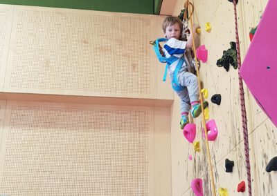 Felix Klettert Ganz Nach Oben