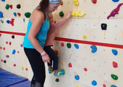 Tanja und Greta bouldern
