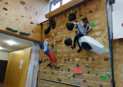T Shirt Tausch An Der Boulderwand